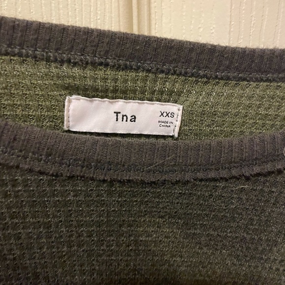 Aritzia TNA waffle knit long sleeve in camo - Picture 2 of 2